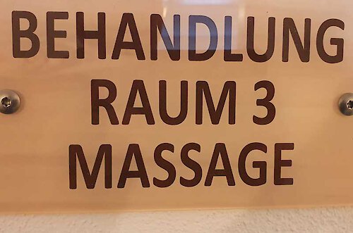 Eingang zum Behandlungsraum Behandlungsraum im Urlaubshotel im Bayerischen Wald